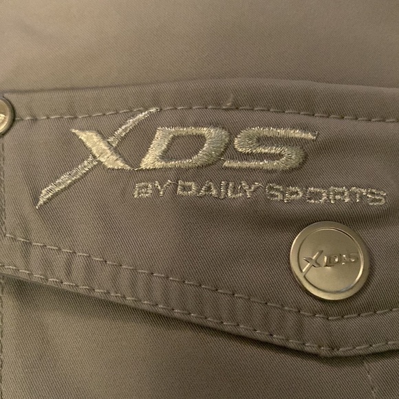XDS Cropped or Capris Cargo style pants Sz 6 Athletic 5 front pockets zipper leg - Picture 7 of 9